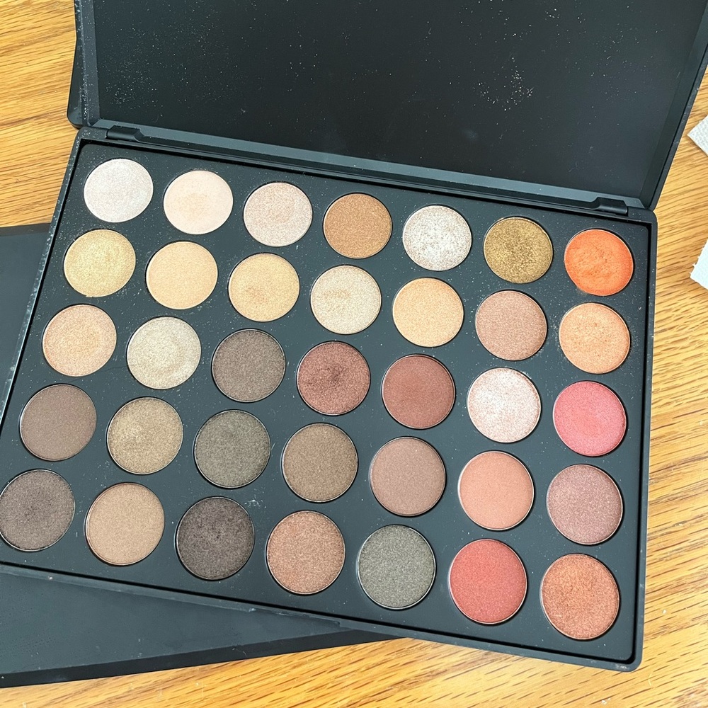 Morphe 35OS eyeshadow palette